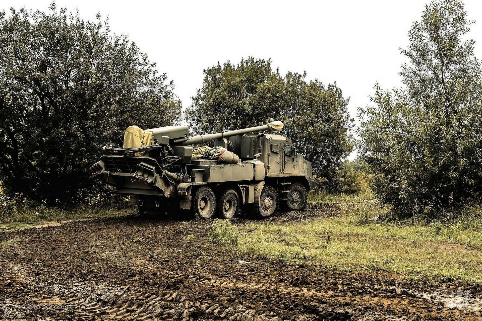 Ukraine Reveals New Towed Bohdana-B 155mm Howitzer To Meet High Demand ...